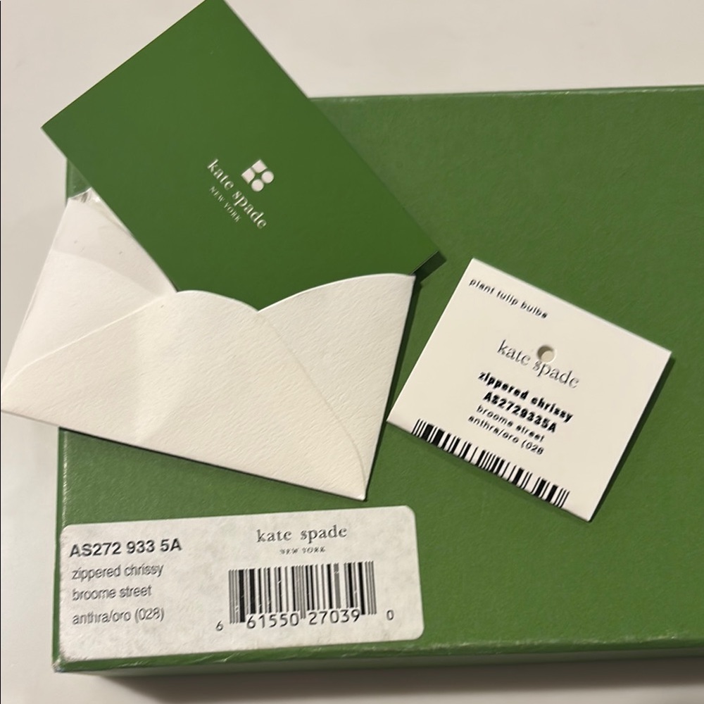 Kate Spade Zippered Chrissy clutch. Excellent condition.Green Gift Box with Logo